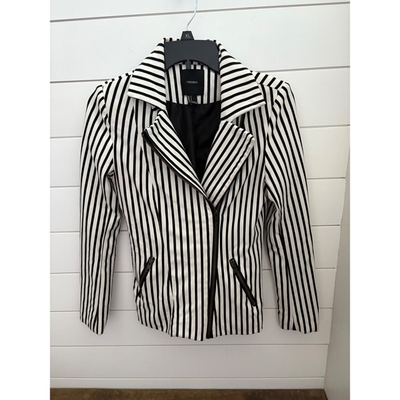 Forever 21 Moto Blazer Size S Black & White Striped Asymmetrical Zip Jacket - Picture 1 of 6